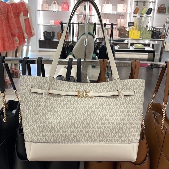 MICHAEL KORS
Reed Large Logo Shoulder Tote Bag
Light Cream Multi 
35S3G6RT3B
NWT - Picture 14 of 16